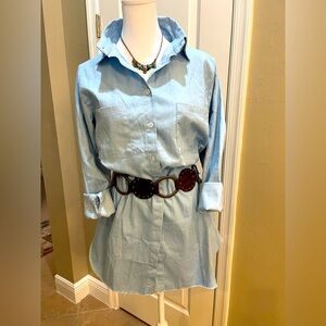 Women’s oversized light blue lightweight denim button down shirt/dress size M
